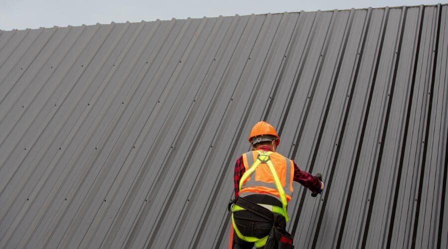 Professional gutter cleaning in Woodburn, OR